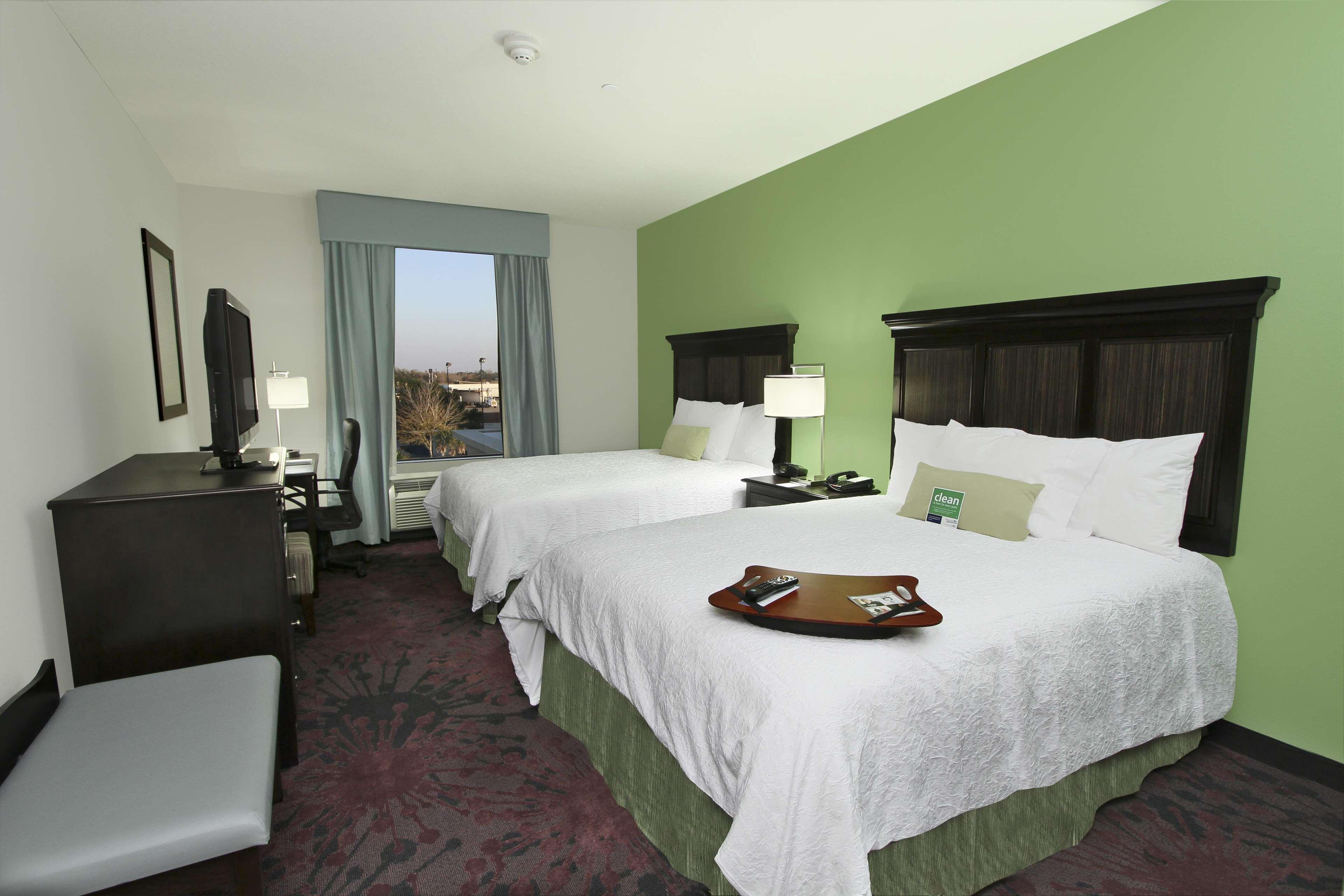Hampton Inn & Suites Winnie Εξωτερικό φωτογραφία